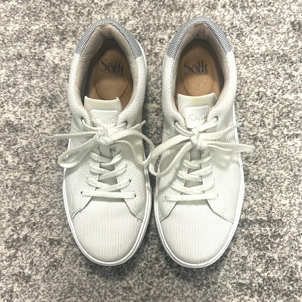 Sofft brand Waylyn off white textured sneaker - size 9m